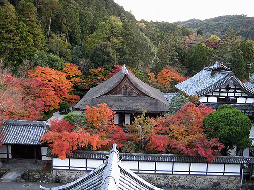 隣の寺院