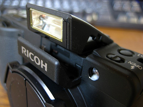 RICOH GX200 ストロボ