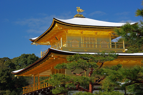 雪の金閣寺