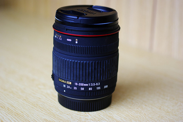 SIGMA 18-200mm F3.5-6.3 DC