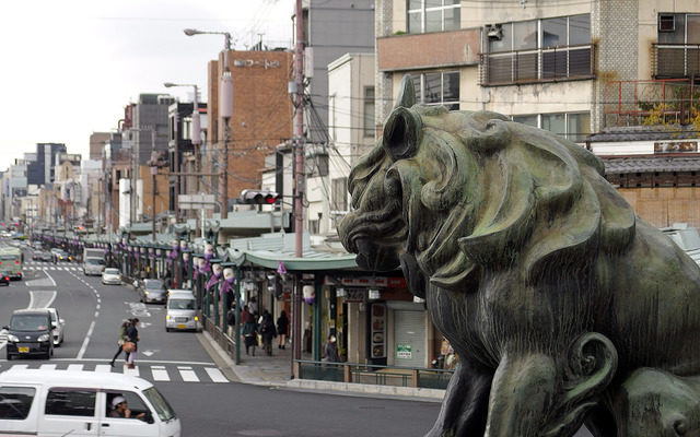 祇園を見守る